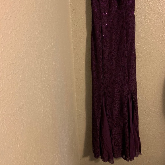 Gown - Picture 3 of 4